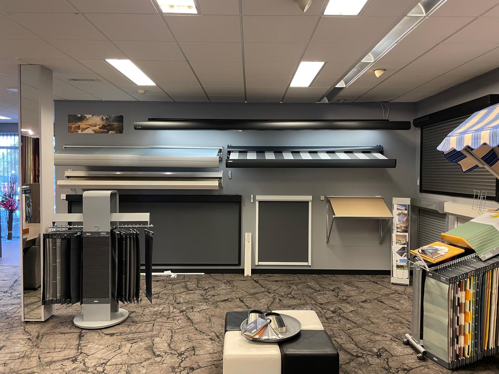 Zonwering displays in showroom