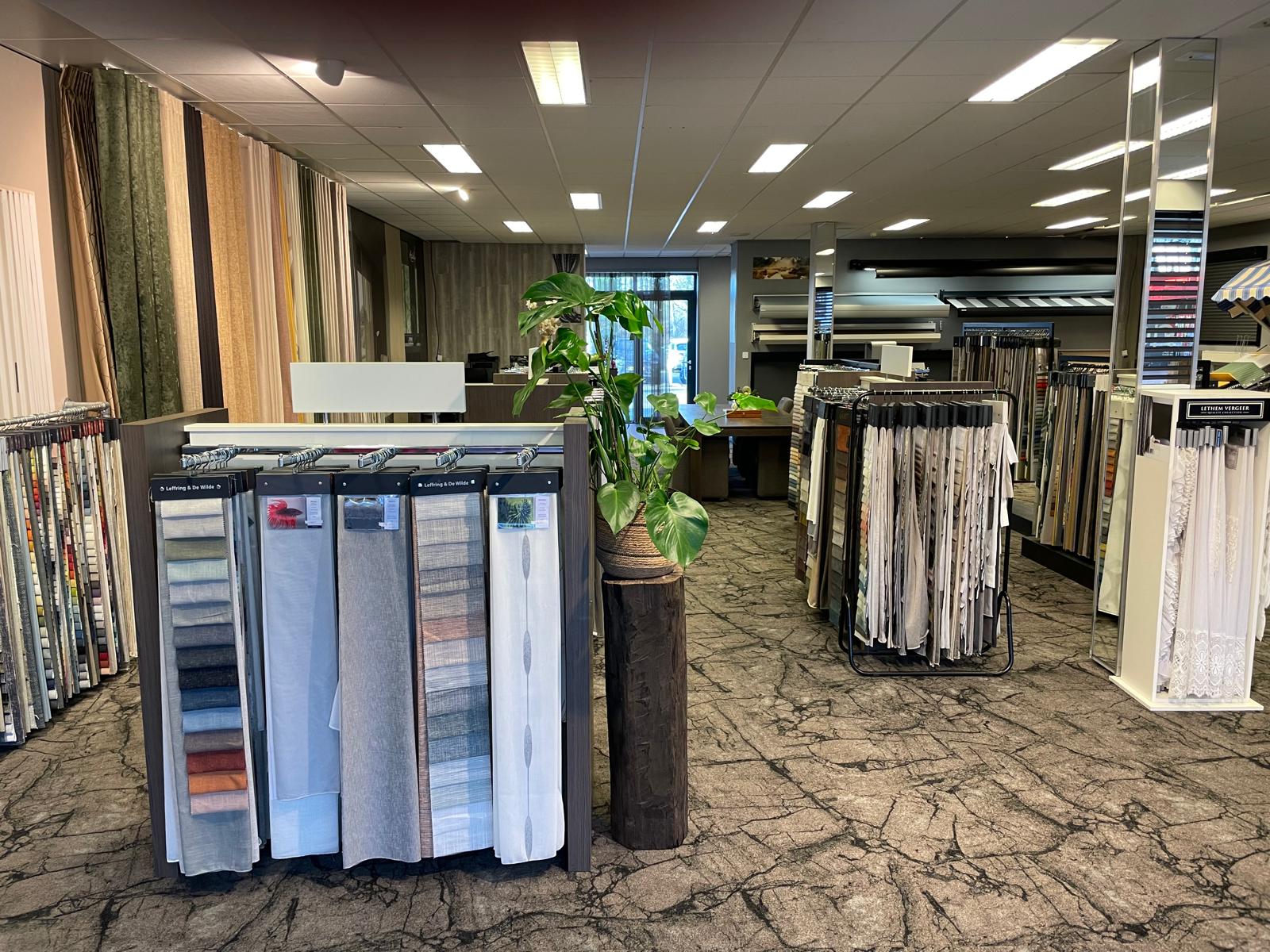 Gordijnen collectie in showroom